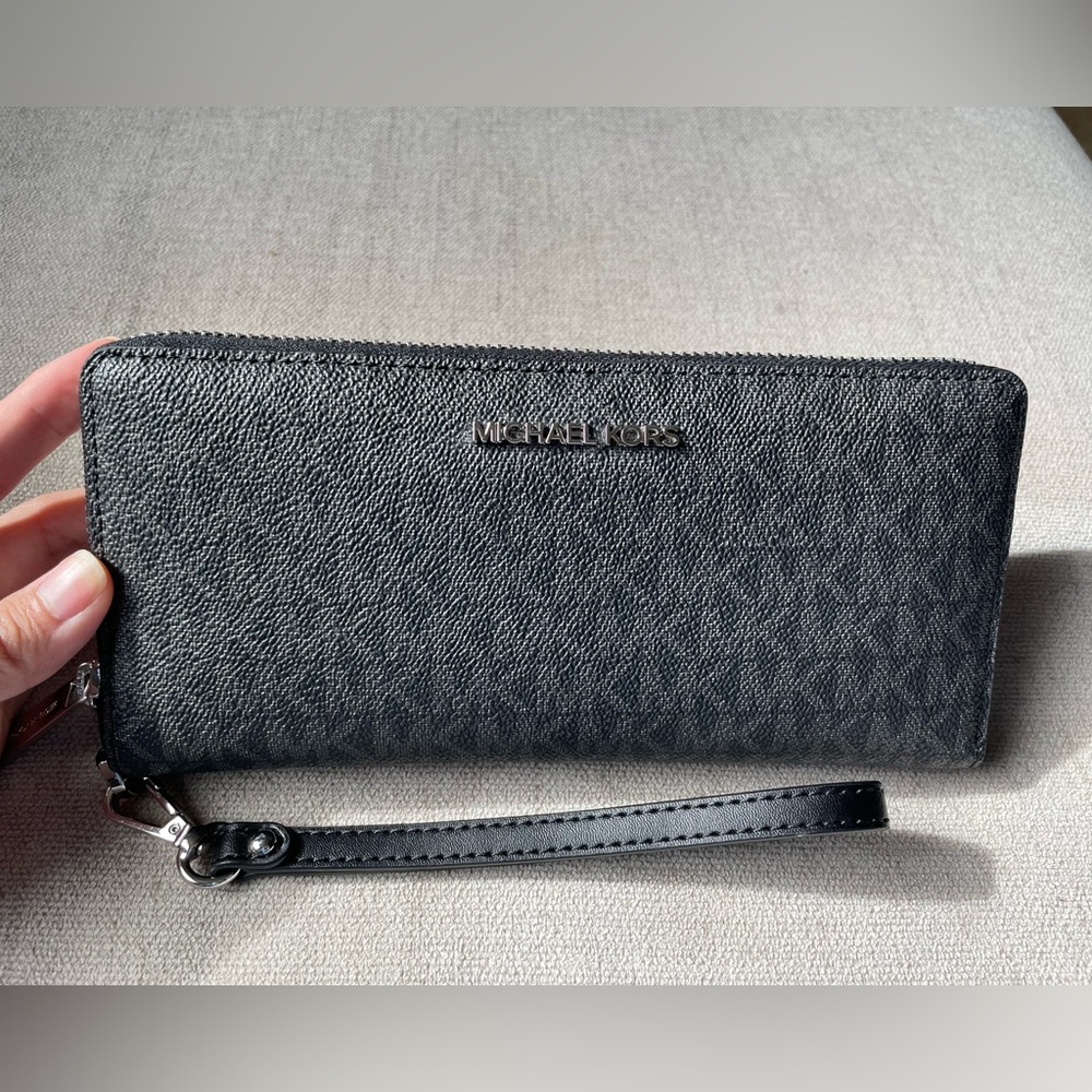 Michael Kors Monogram full size Wallet